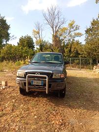 Si vende pickup Mazda B50