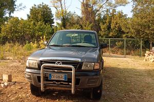 Si vende pickup Mazda B50