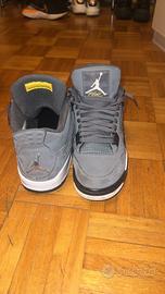 Jordan 4 Retro grigio chiaro