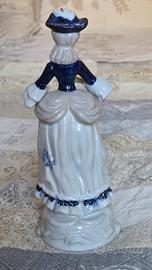 Dama con ventaglio in porcellana Blu Cobalto