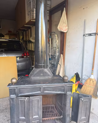Stufa a legna rustica in ghiasa con doppie ante