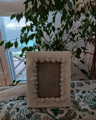 cornice portafoto decorata con rose