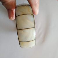 Bracciale rigido in madreperla e ottone