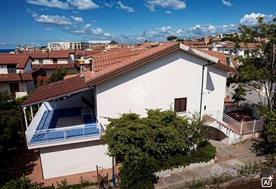 VILLA A SCHIERA A SCALEA