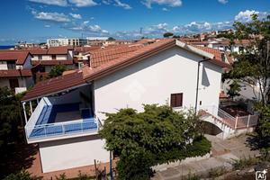 VILLA A SCHIERA A SCALEA