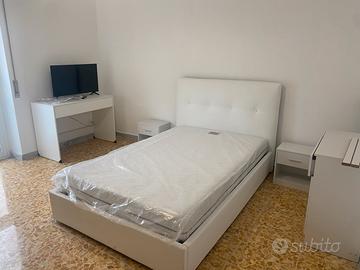 Stanze in appartamento ristrutturato centrale