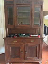 Credenza con vetrina in legno – stile classico