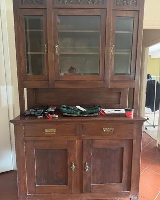 Credenza con vetrina in legno – stile classico