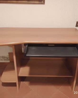 SCRIVANIA PORTA PC + POLTRONA UFFICIO
