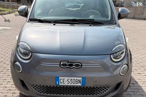 Fiat  500 elettrica La Prima 42 kW, come nuova.