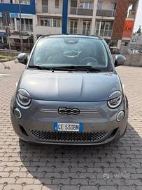 Fiat  500 elettrica La Prima 42 kW, come nuova.