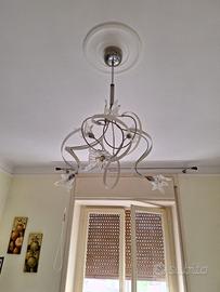 Lampadario da soffitto e piantana abbinata