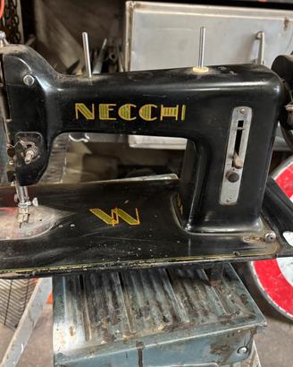 Macchina da cicire d’epoca Necchi