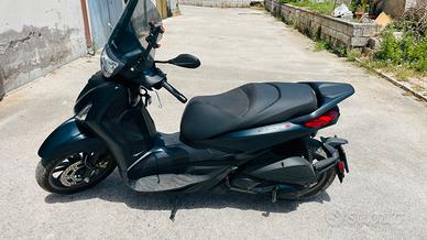 Beverly 300 s