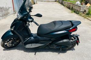 Beverly 300 s