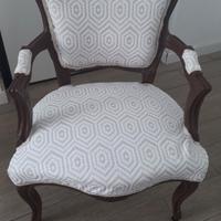 Poltrona con braccioli. 