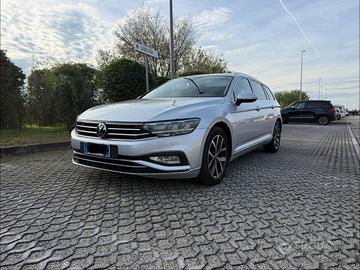 VOLKSWAGEN Passat Variant 2.0 TDI DSG Exec