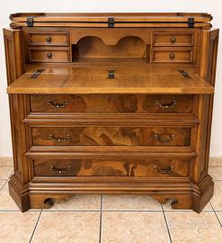 Cassettone a ribalta/scrittoio intarsiato in legno