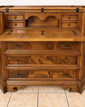 Cassettone a ribalta/scrittoio intarsiato in legno