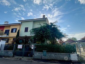 Villa di 244 m² con più di 5 locali e box auto dop