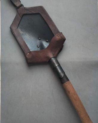 Pala tedesca Wehrmacht ww2 con custodia.