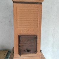 stufa antica in terracotta 