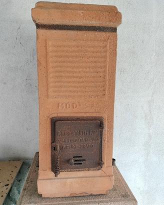 stufa antica in terracotta 
