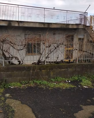 Casa indipendente di 80 m² con 4 locali e box auto