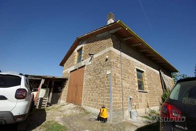 Rustico / Casale di 80 m² con 3 locali e box auto 