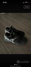 Nike Air HUARACHE Limited Edition nere