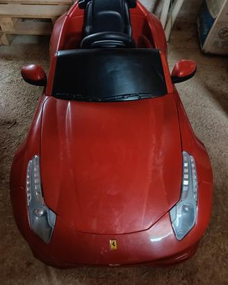 macchina Ferrari da bambino