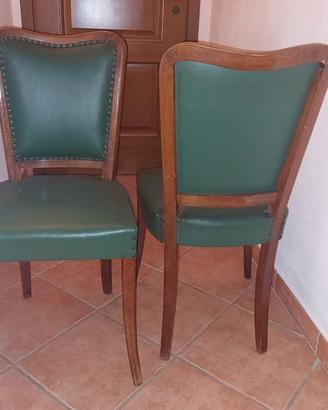 N° 2 sedie in pelle verde.