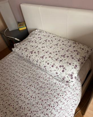 Letto singolo bianco con contenitore