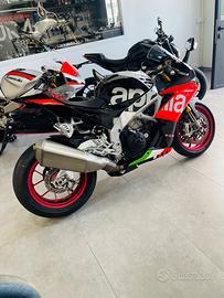 Aprilia RSV4 RF Superpole my18
