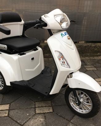 DELTA3 Scooter elettrico per anziani/disabili