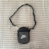 Borsa a tracolla Nike nera e grigia