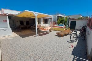 Con cortile - a due passi dal mare