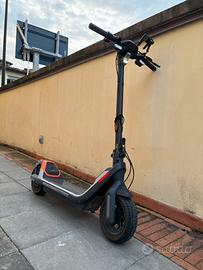 Monopattino elettrico Segway Ninebot P65i –