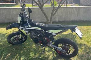 Motard fantic xe 125