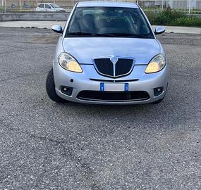Lancia  y    1.3 mtj      2006