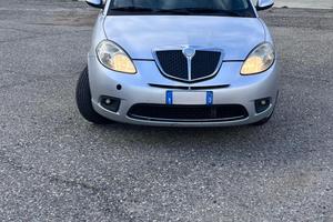 Lancia  y    1.3 mtj      2006