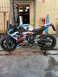 BMW M1000R