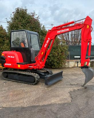 E277 - Escavatore Hitachi 30q cabinato