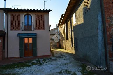 CASA DI CORTE A ALTOPASCIO