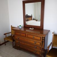 Cassettiera con specchiera stile Neorinascimentale