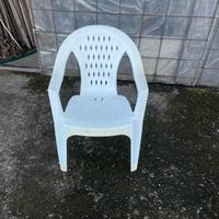 sedia da giardino con braccioli bianca