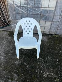 sedia da giardino con braccioli bianca