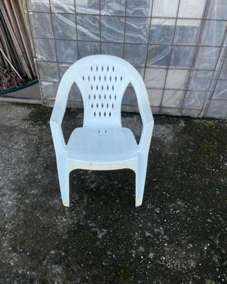 sedia da giardino con braccioli bianca
