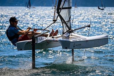 BARCA A VELA CATAMARANO FOIL FOILING UFO