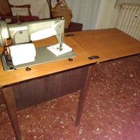 Macchina per cucire Singer con mobiletto 